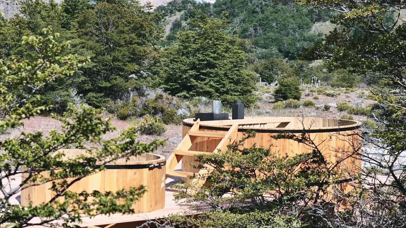 The wooden tubs among ñires and lengas